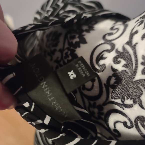 Worthington Black White Geometric Ruffle Front Top - Picture 9 of 9